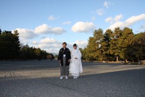 京都御苑内の宗像神社で結婚式
